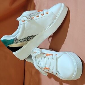 XOXO platform sneakers